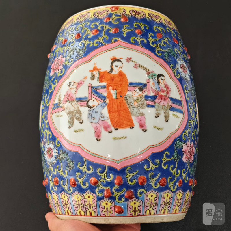 民国 粉彩缠枝花卉开窗人物图鼓钉墩 - 图7
